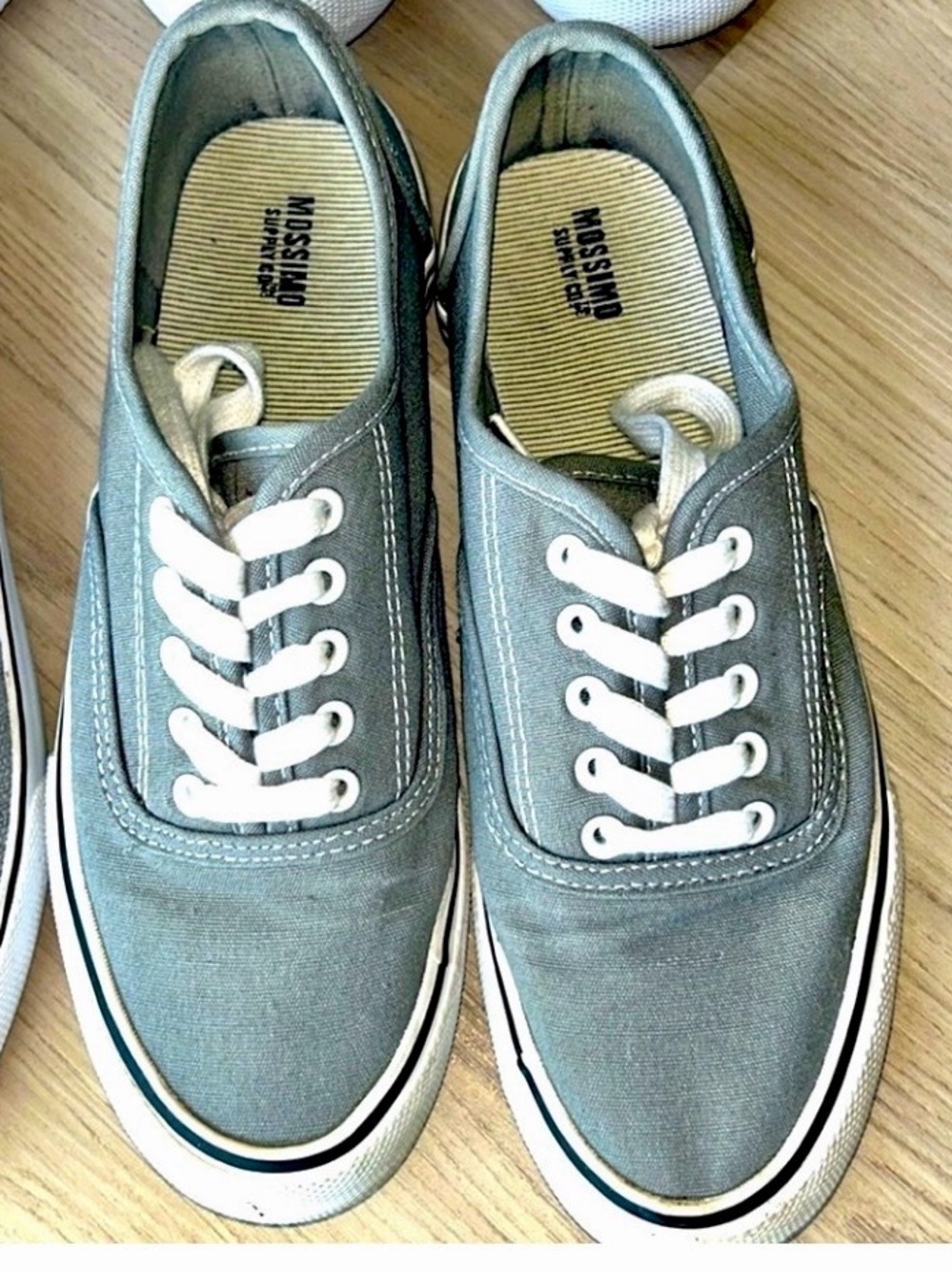 Canvas Lace-Up Sneakers 8 Casual Everyday Tennis Shoes